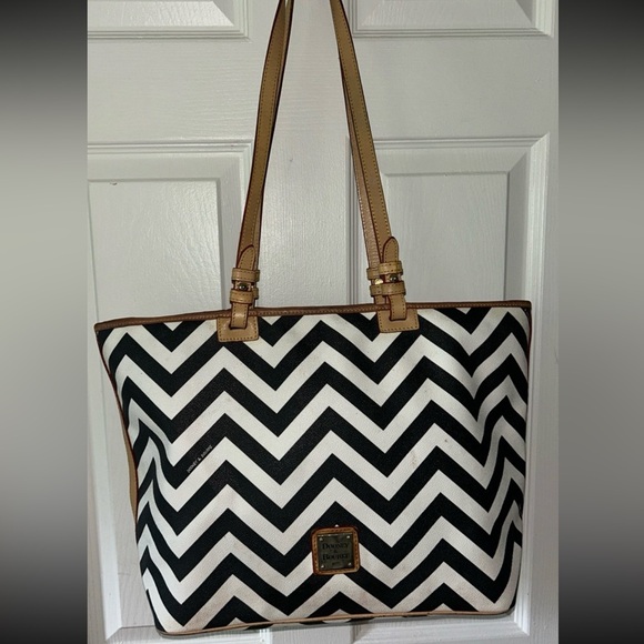 Dooney & Bourke Black and White Chevron Tote Bag - Picture 1 of 10